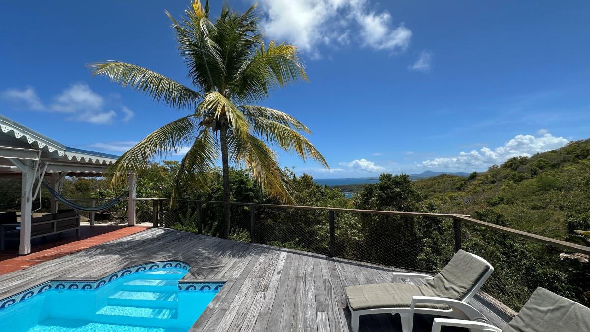 location villa martinique piscine  - vue deck
